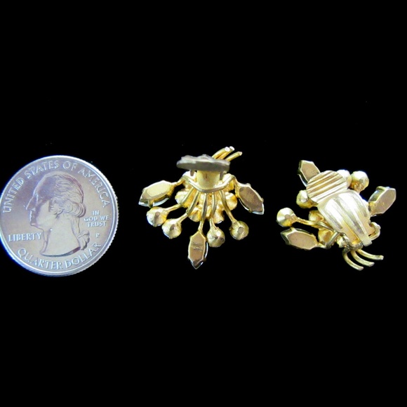 Fan shaped aurora borealis rhinestone clip earring - Picture 4 of 5